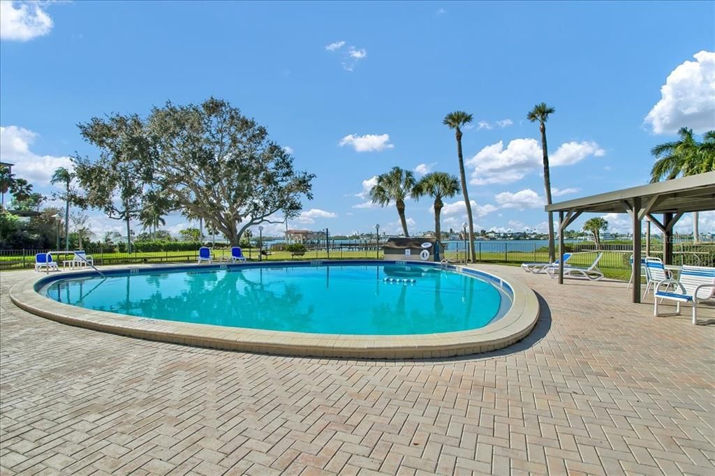 For Sale: $635,900 (3 beds, 3 baths, 2550 Square Feet)