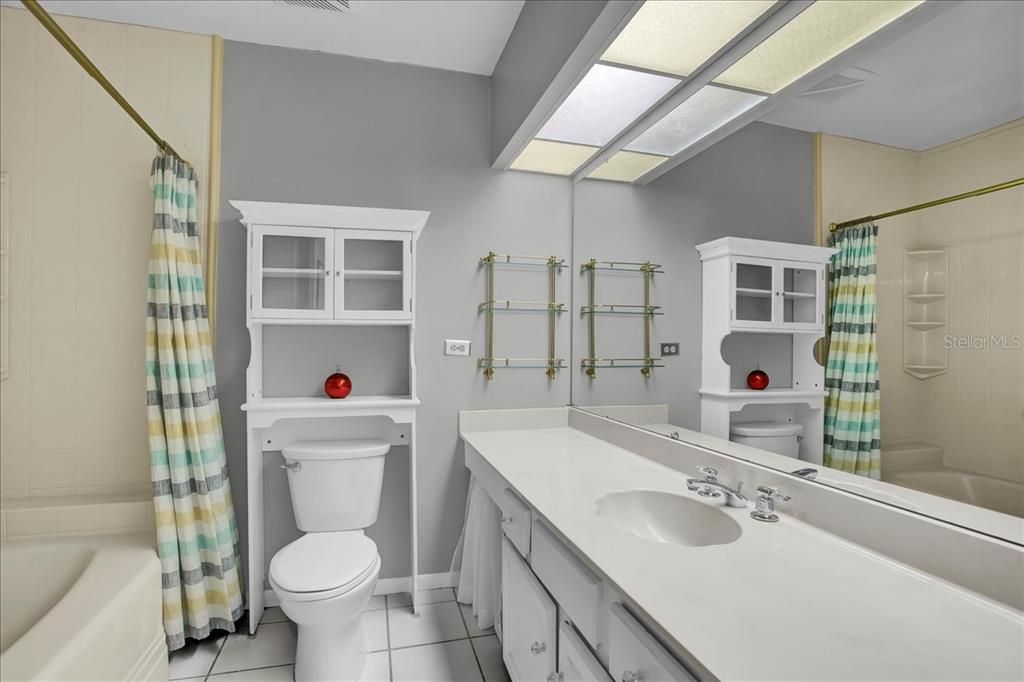 For Sale: $635,900 (3 beds, 3 baths, 2550 Square Feet)