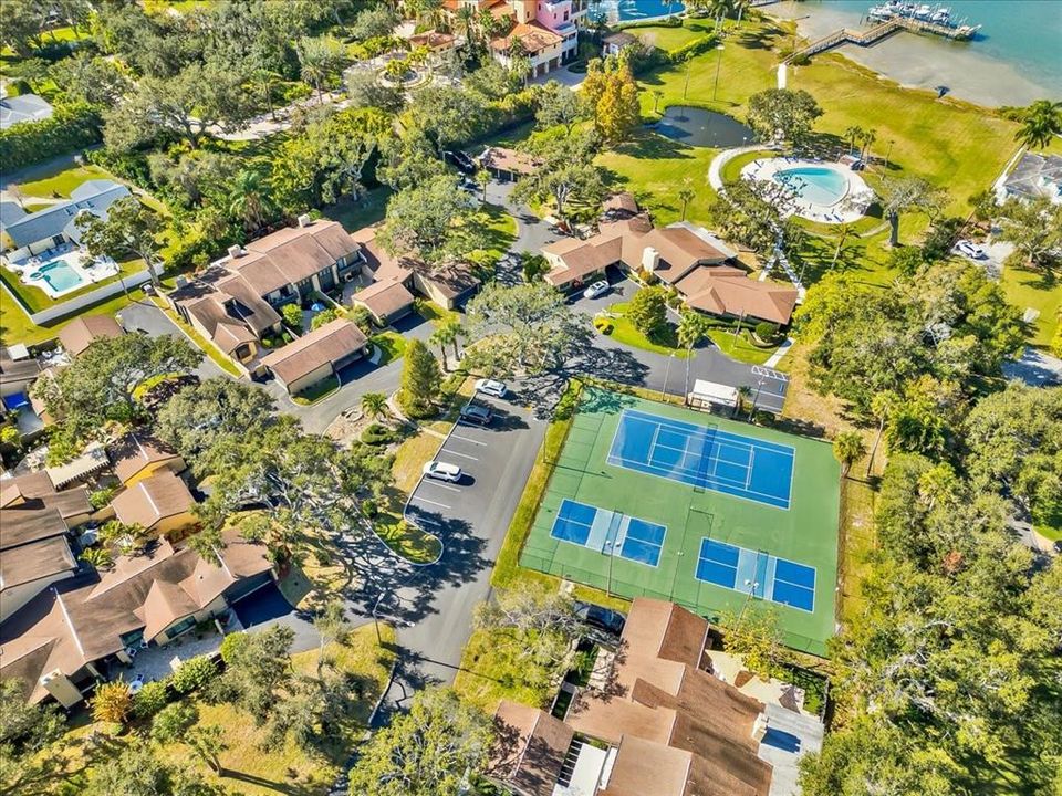 For Sale: $635,900 (3 beds, 3 baths, 2550 Square Feet)