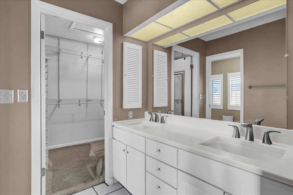 For Sale: $635,900 (3 beds, 3 baths, 2550 Square Feet)