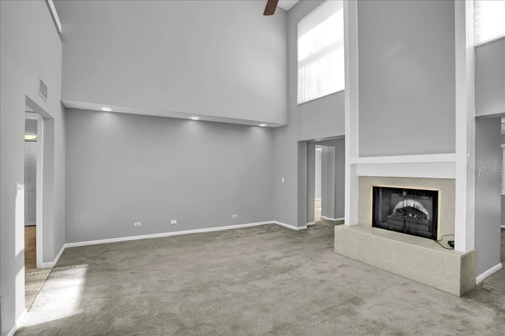 For Sale: $635,900 (3 beds, 3 baths, 2550 Square Feet)