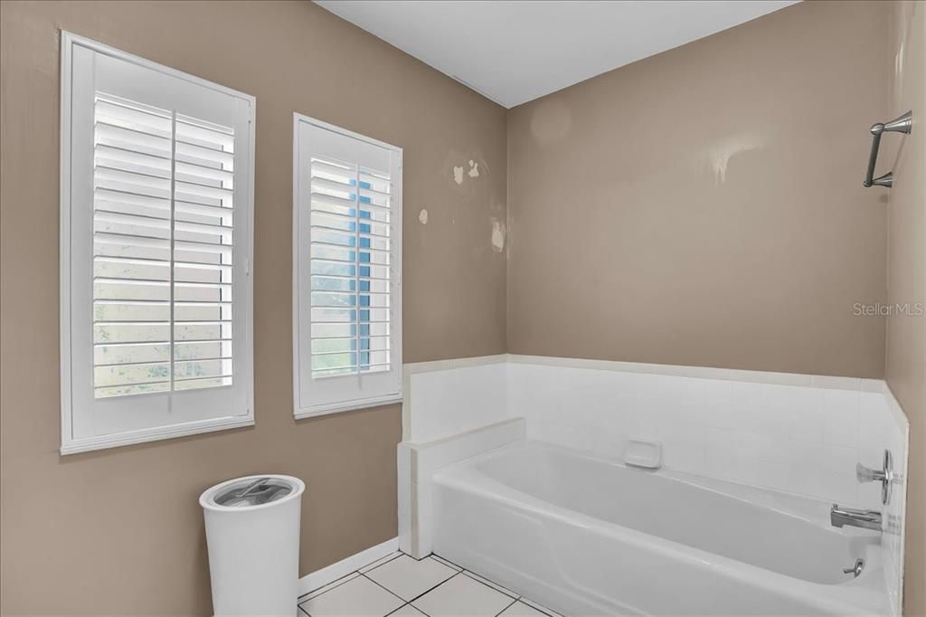 For Sale: $635,900 (3 beds, 3 baths, 2550 Square Feet)