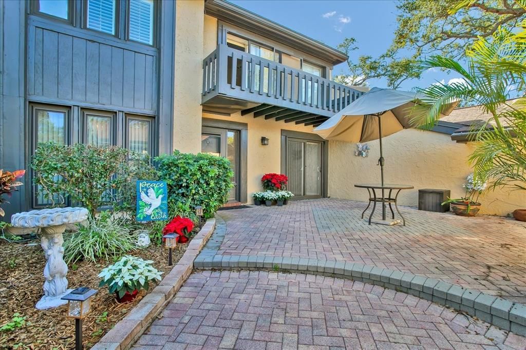 For Sale: $635,900 (3 beds, 3 baths, 2550 Square Feet)