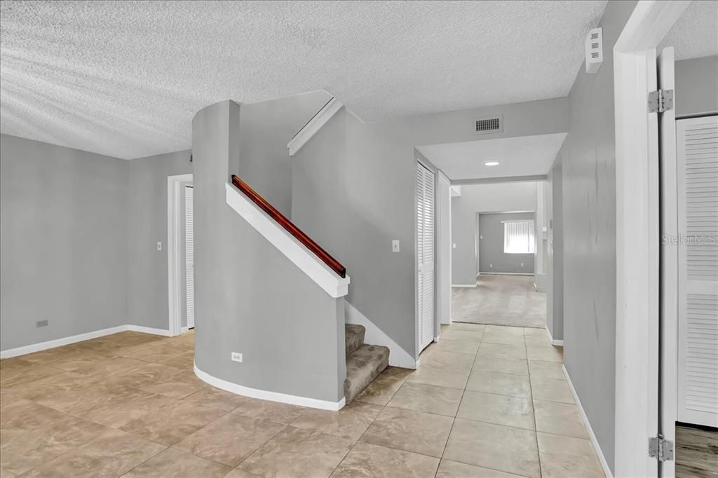 For Sale: $635,900 (3 beds, 3 baths, 2550 Square Feet)