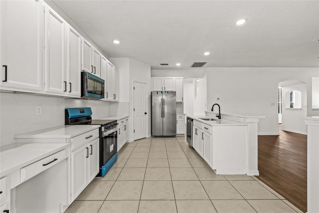 En Venta: $479,900 (4 camas, 3 baños, 2439 Pies cuadrados)