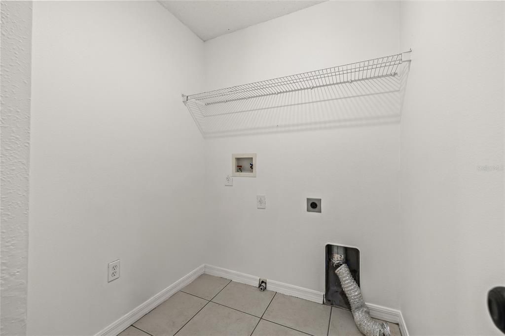 En Venta: $479,900 (4 camas, 3 baños, 2439 Pies cuadrados)