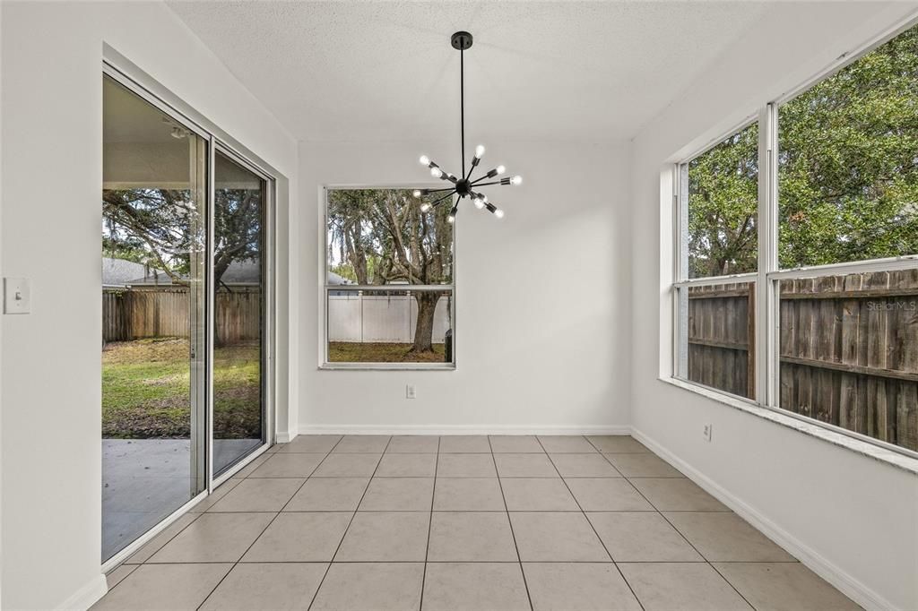 En Venta: $479,900 (4 camas, 3 baños, 2439 Pies cuadrados)