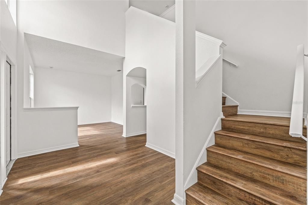 En Venta: $479,900 (4 camas, 3 baños, 2439 Pies cuadrados)