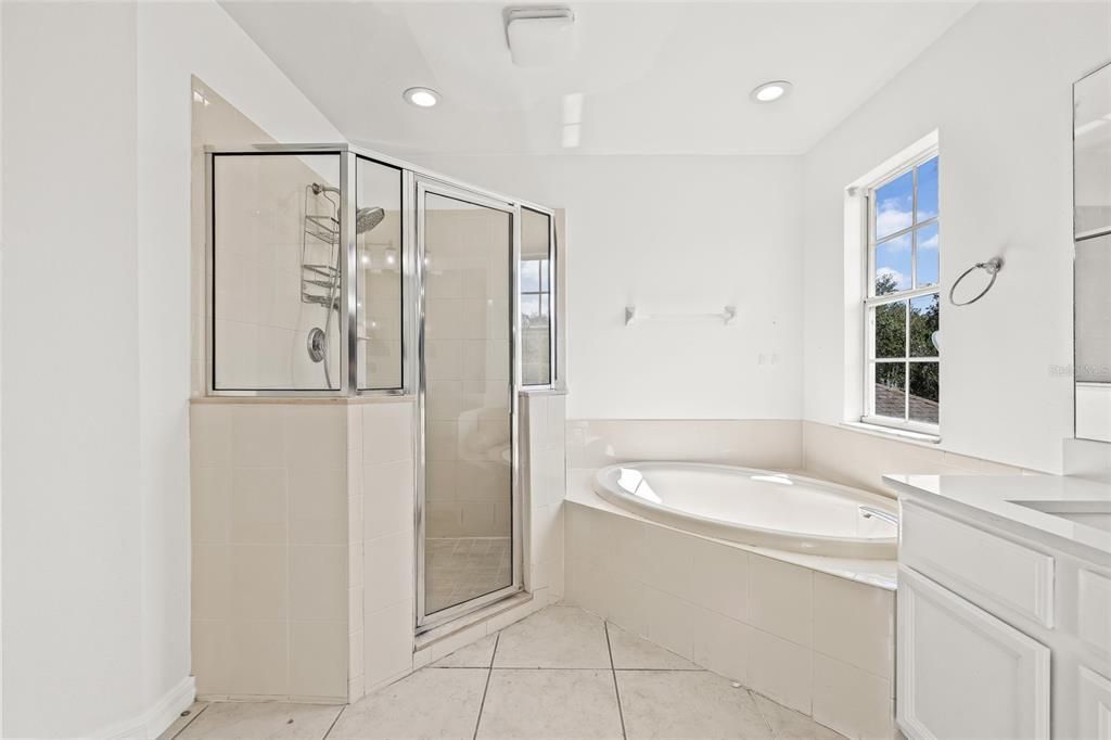 En Venta: $479,900 (4 camas, 3 baños, 2439 Pies cuadrados)