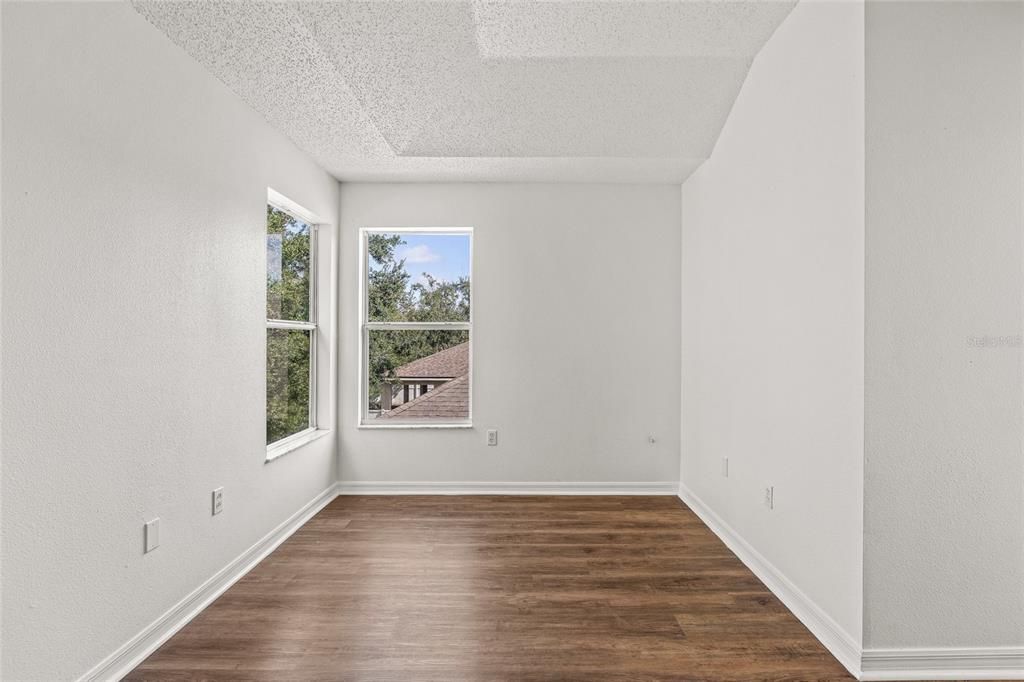 En Venta: $479,900 (4 camas, 3 baños, 2439 Pies cuadrados)