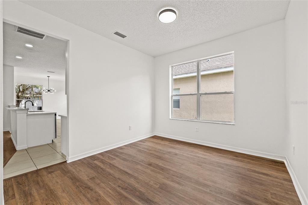 En Venta: $479,900 (4 camas, 3 baños, 2439 Pies cuadrados)