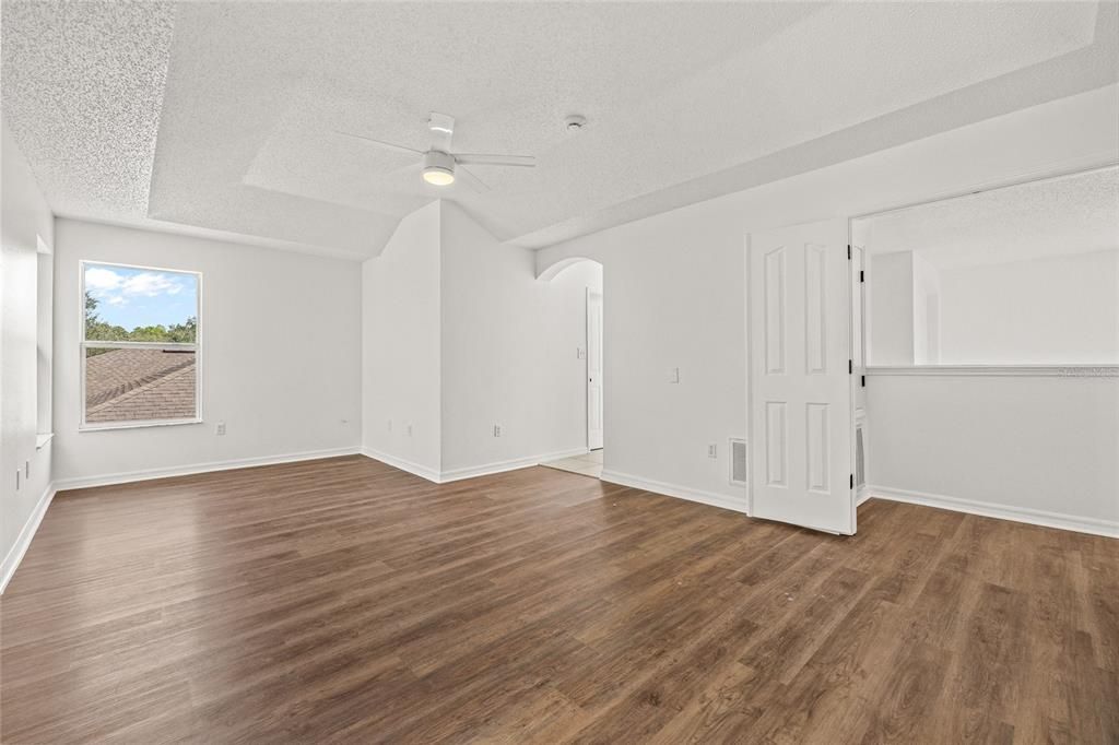 En Venta: $479,900 (4 camas, 3 baños, 2439 Pies cuadrados)