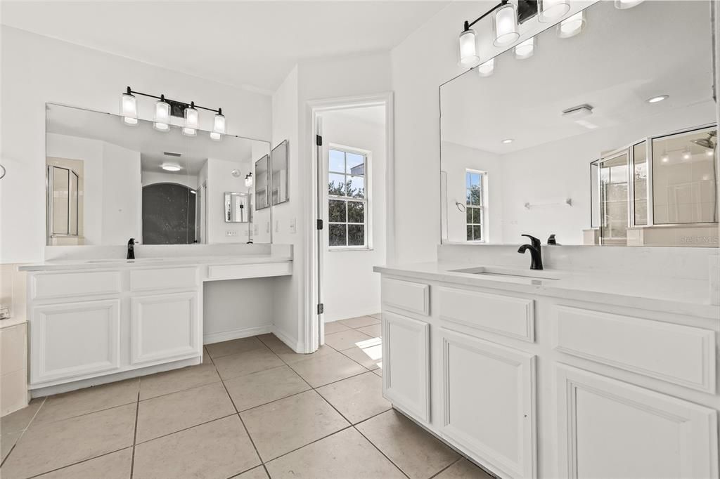 En Venta: $479,900 (4 camas, 3 baños, 2439 Pies cuadrados)