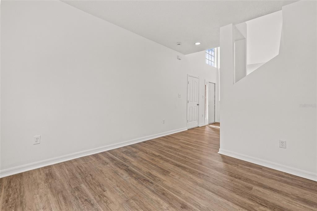 En Venta: $479,900 (4 camas, 3 baños, 2439 Pies cuadrados)