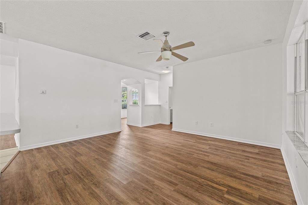 En Venta: $479,900 (4 camas, 3 baños, 2439 Pies cuadrados)