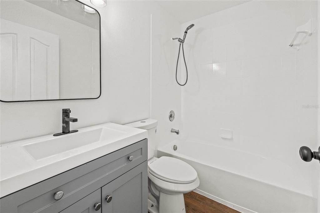 En Venta: $479,900 (4 camas, 3 baños, 2439 Pies cuadrados)