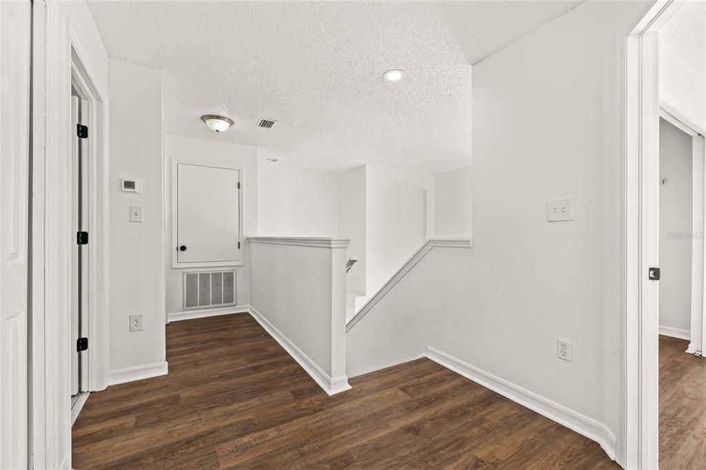 En Venta: $479,900 (4 camas, 3 baños, 2439 Pies cuadrados)