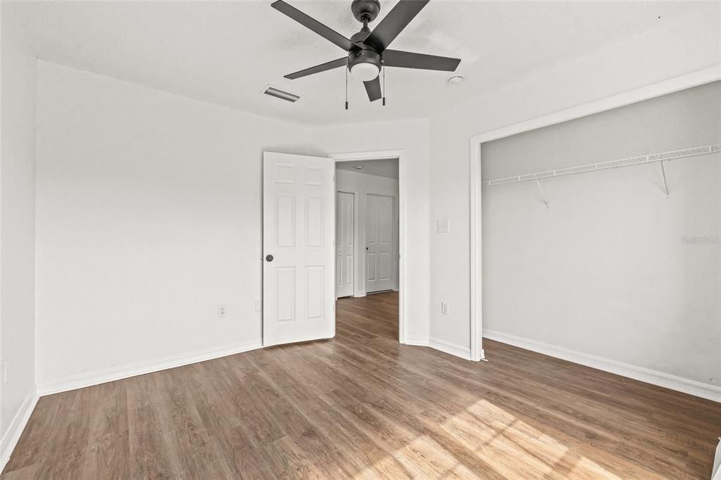 En Venta: $479,900 (4 camas, 3 baños, 2439 Pies cuadrados)