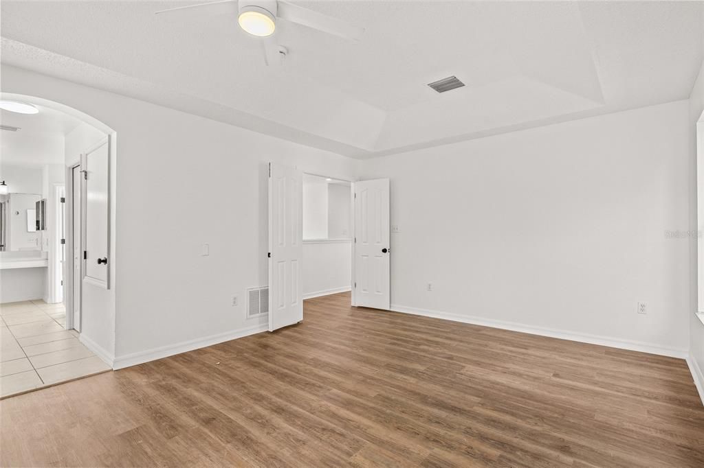 En Venta: $479,900 (4 camas, 3 baños, 2439 Pies cuadrados)