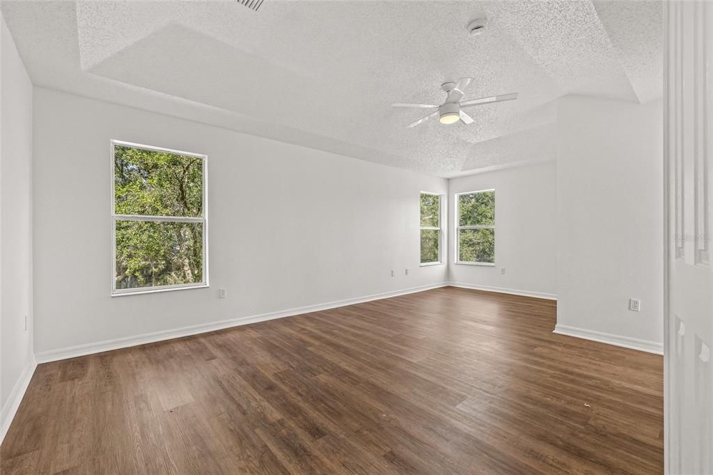 En Venta: $479,900 (4 camas, 3 baños, 2439 Pies cuadrados)