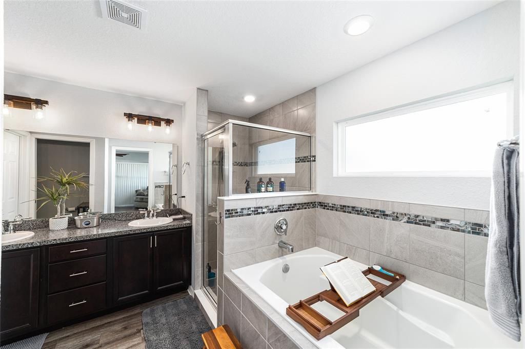 For Sale: $335,000 (4 beds, 2 baths, 1710 Square Feet)