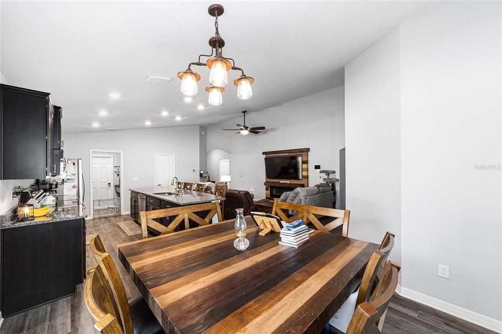 For Sale: $335,000 (4 beds, 2 baths, 1710 Square Feet)