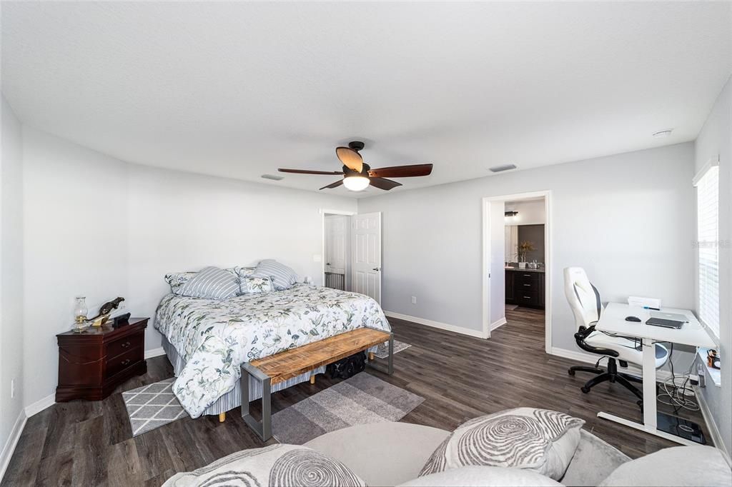 For Sale: $335,000 (4 beds, 2 baths, 1710 Square Feet)