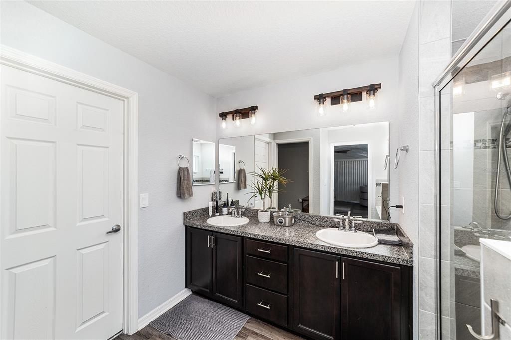 For Sale: $335,000 (4 beds, 2 baths, 1710 Square Feet)