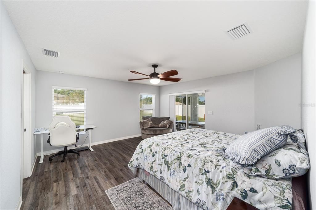 For Sale: $335,000 (4 beds, 2 baths, 1710 Square Feet)