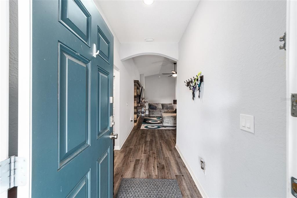 For Sale: $335,000 (4 beds, 2 baths, 1710 Square Feet)