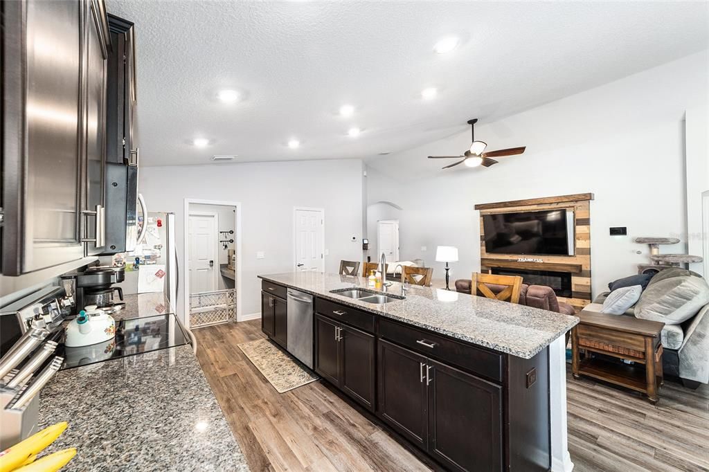 For Sale: $335,000 (4 beds, 2 baths, 1710 Square Feet)