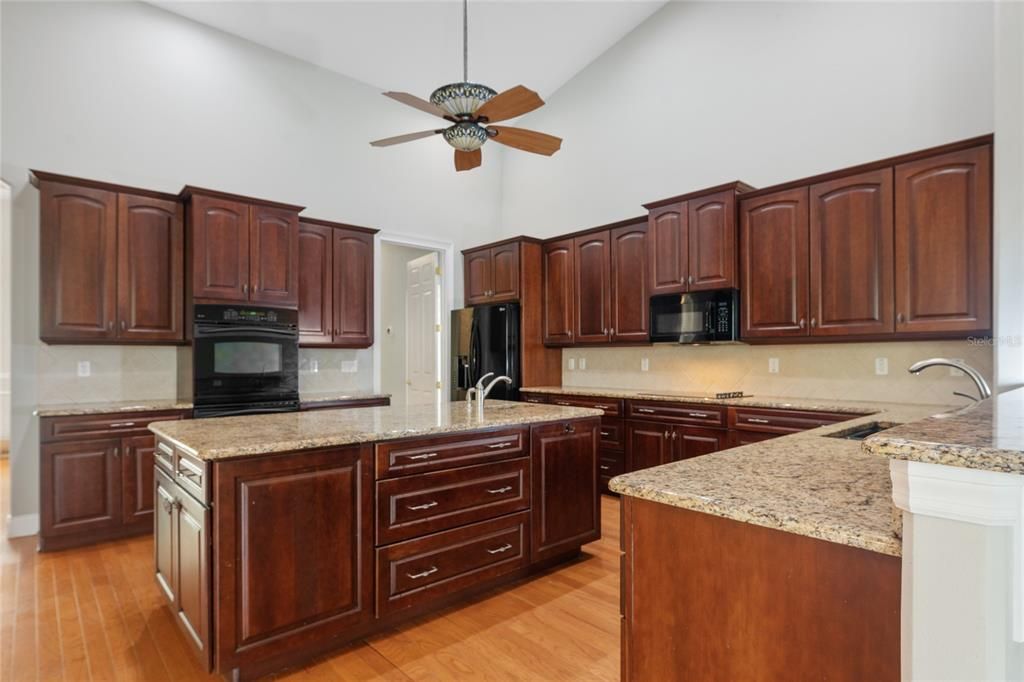 For Sale: $999,999 (4 beds, 4 baths, 3019 Square Feet)