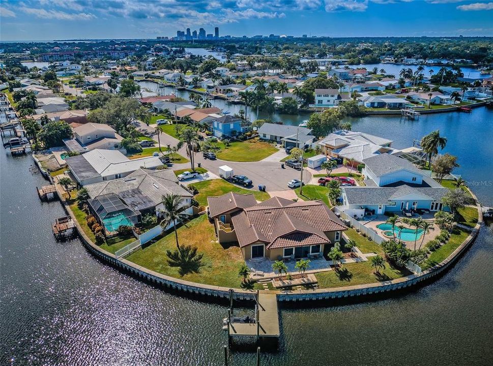 合同活跃: $895,000 (3 贝兹, 2 浴室, 1930 平方英尺)