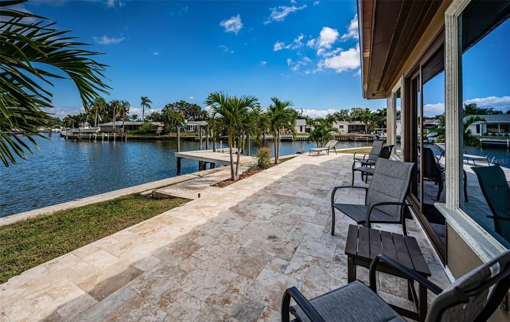 合同活跃: $895,000 (3 贝兹, 2 浴室, 1930 平方英尺)