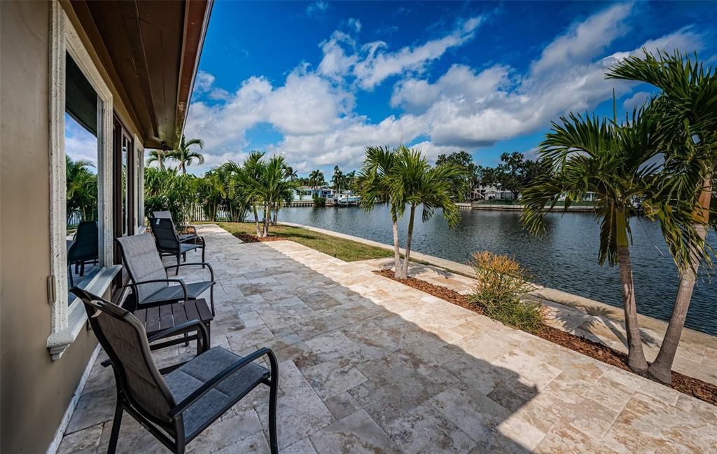 合同活跃: $895,000 (3 贝兹, 2 浴室, 1930 平方英尺)