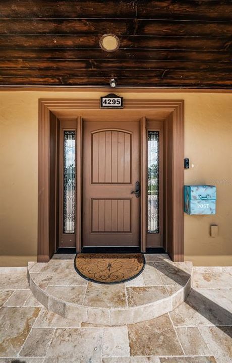 合同活跃: $895,000 (3 贝兹, 2 浴室, 1930 平方英尺)