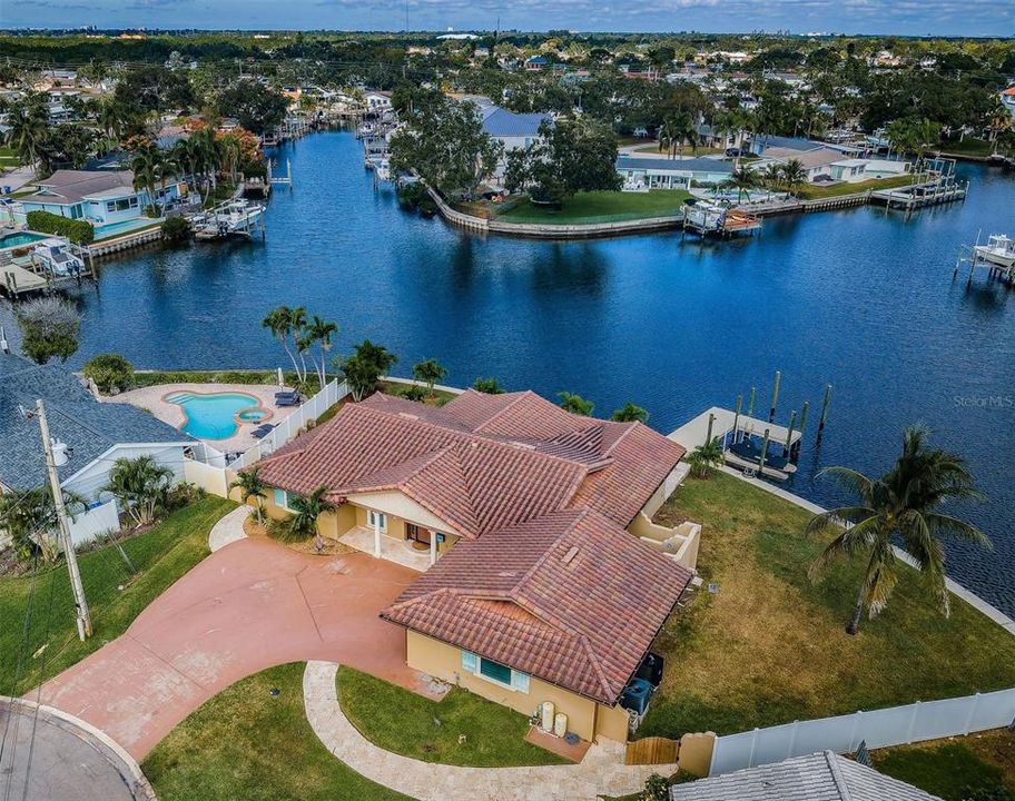 合同活跃: $895,000 (3 贝兹, 2 浴室, 1930 平方英尺)