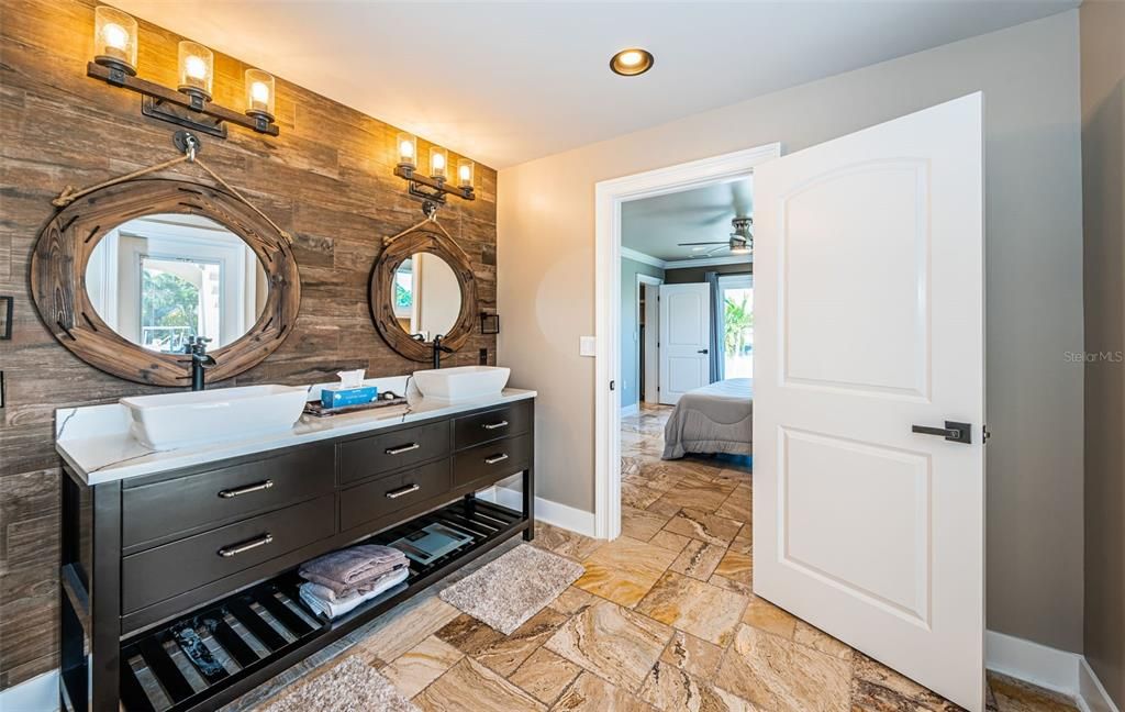 合同活跃: $895,000 (3 贝兹, 2 浴室, 1930 平方英尺)