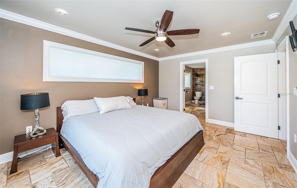 合同活跃: $895,000 (3 贝兹, 2 浴室, 1930 平方英尺)