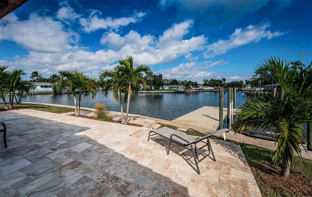 合同活跃: $895,000 (3 贝兹, 2 浴室, 1930 平方英尺)