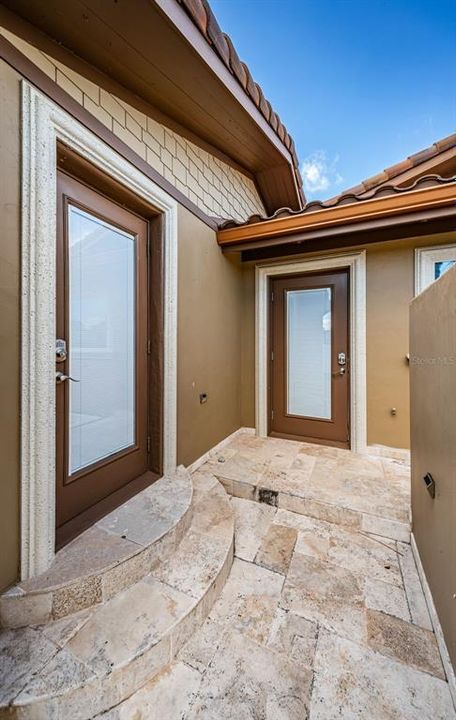 合同活跃: $895,000 (3 贝兹, 2 浴室, 1930 平方英尺)