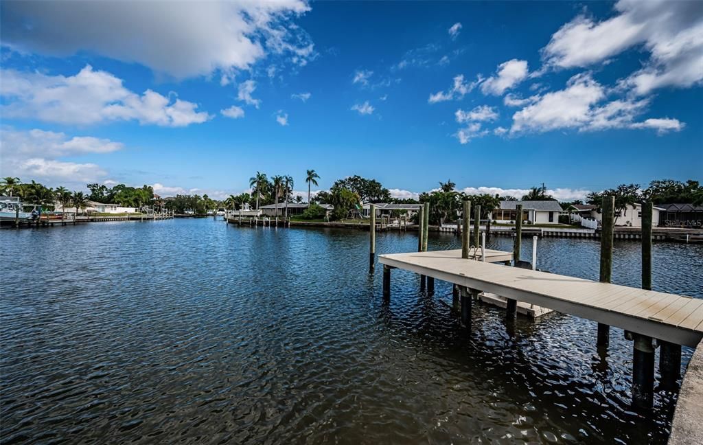 合同活跃: $895,000 (3 贝兹, 2 浴室, 1930 平方英尺)