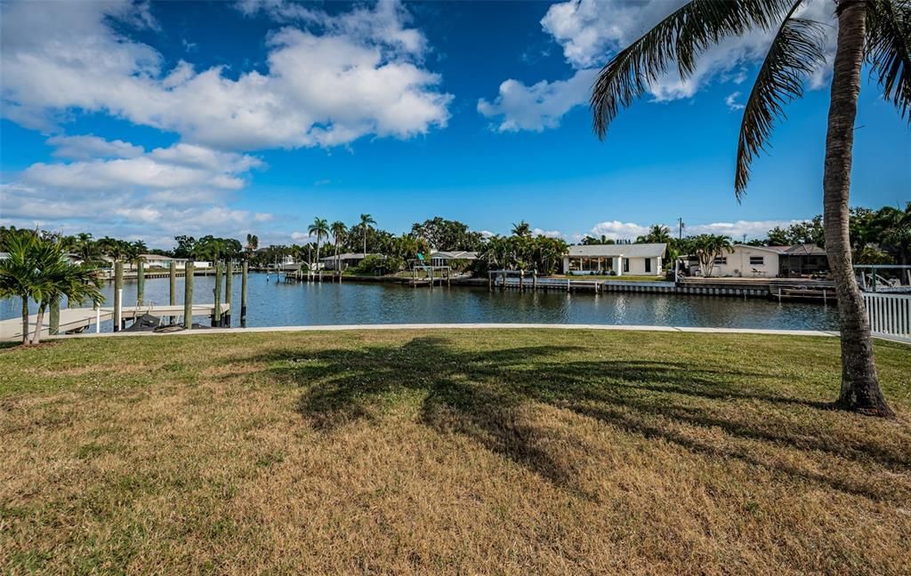 合同活跃: $895,000 (3 贝兹, 2 浴室, 1930 平方英尺)