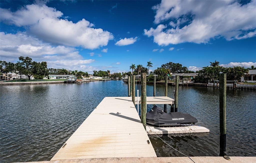 合同活跃: $895,000 (3 贝兹, 2 浴室, 1930 平方英尺)