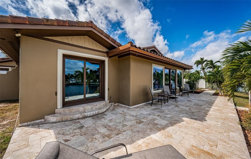 合同活跃: $895,000 (3 贝兹, 2 浴室, 1930 平方英尺)