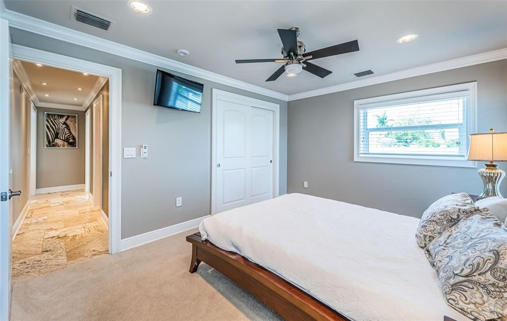 合同活跃: $895,000 (3 贝兹, 2 浴室, 1930 平方英尺)