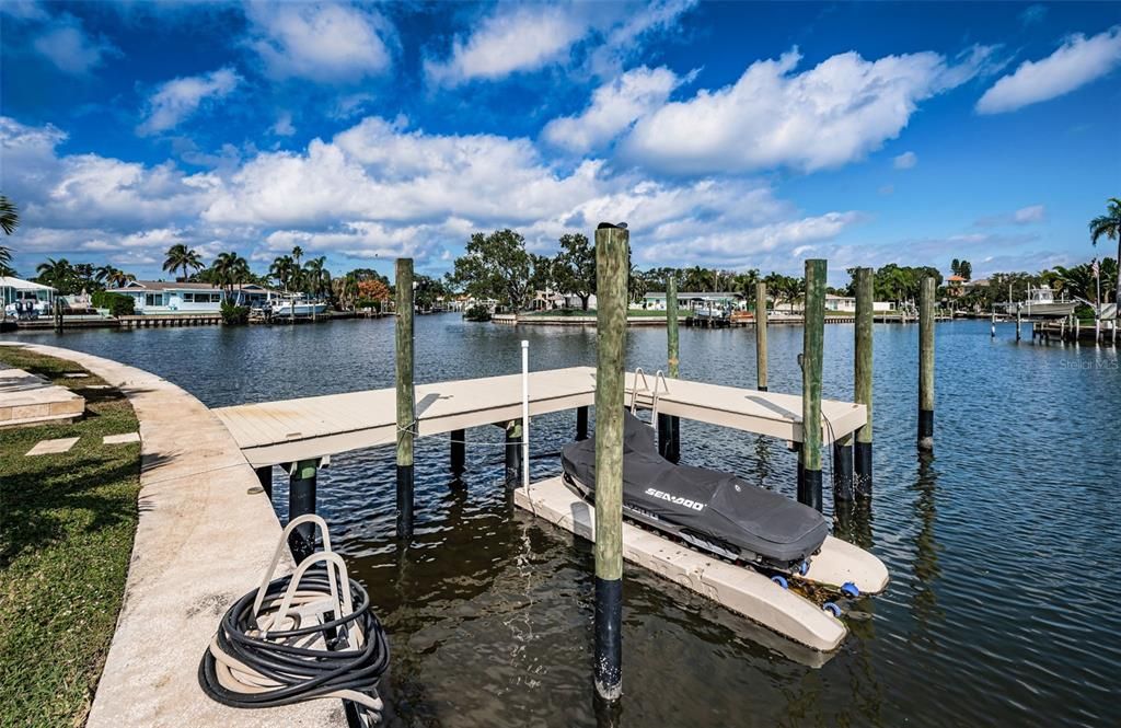 合同活跃: $895,000 (3 贝兹, 2 浴室, 1930 平方英尺)