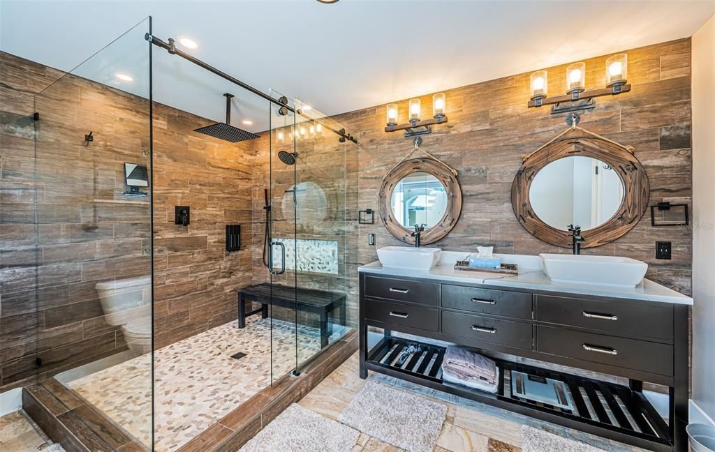 合同活跃: $895,000 (3 贝兹, 2 浴室, 1930 平方英尺)