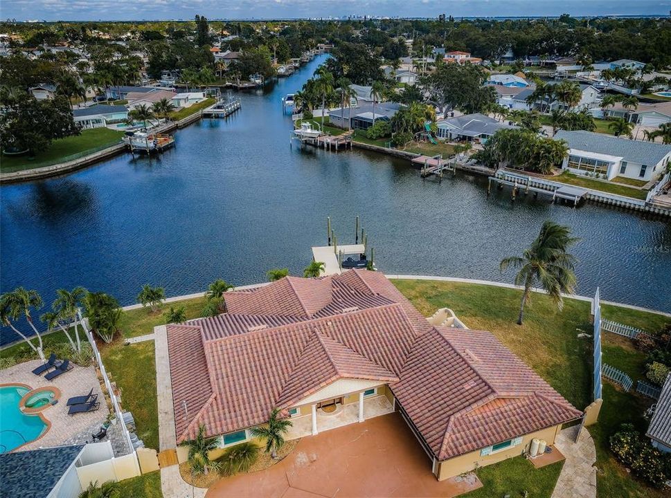 合同活跃: $895,000 (3 贝兹, 2 浴室, 1930 平方英尺)