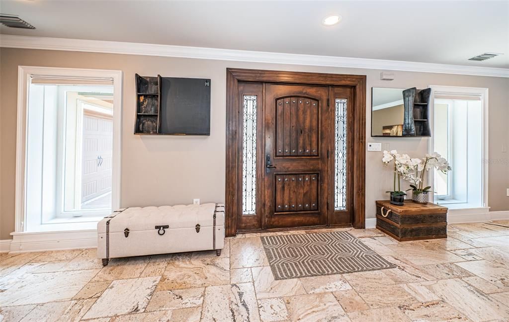 合同活跃: $895,000 (3 贝兹, 2 浴室, 1930 平方英尺)